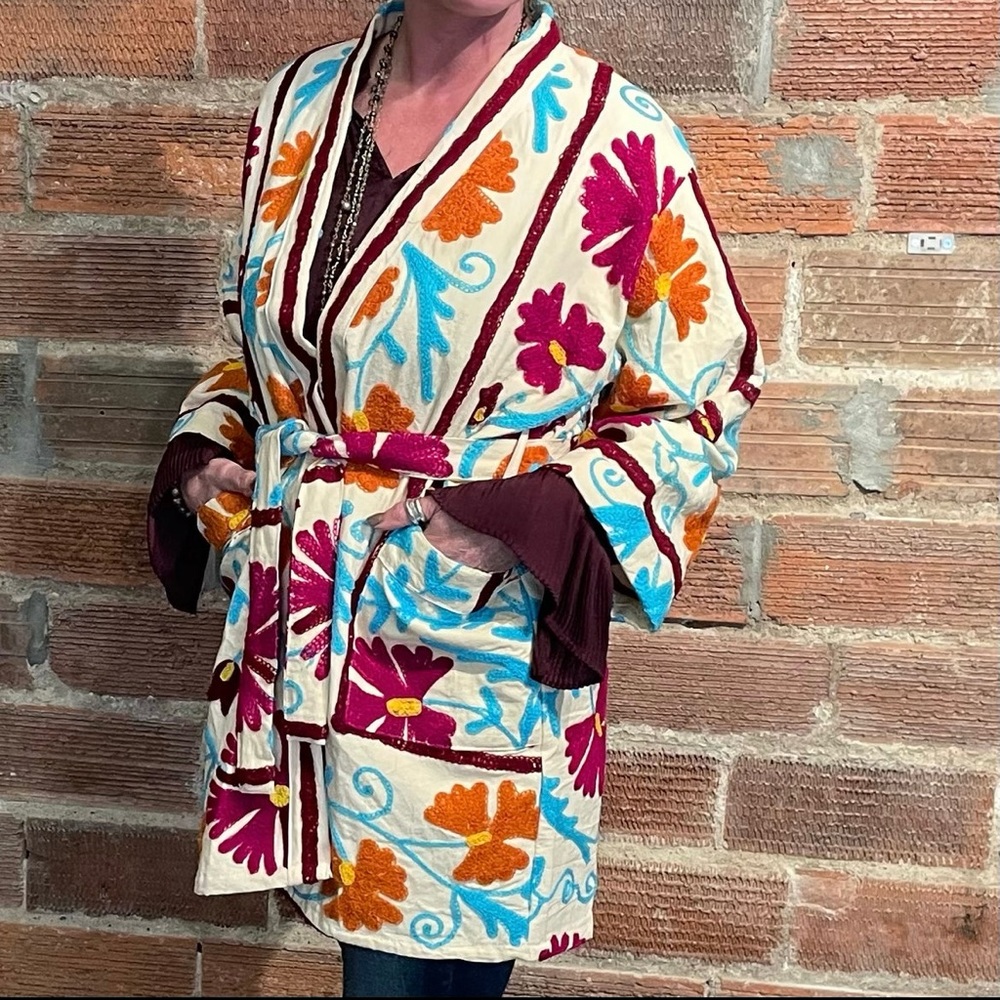 Hand Embroidered Suzani Robe. - Picture 2 of 6